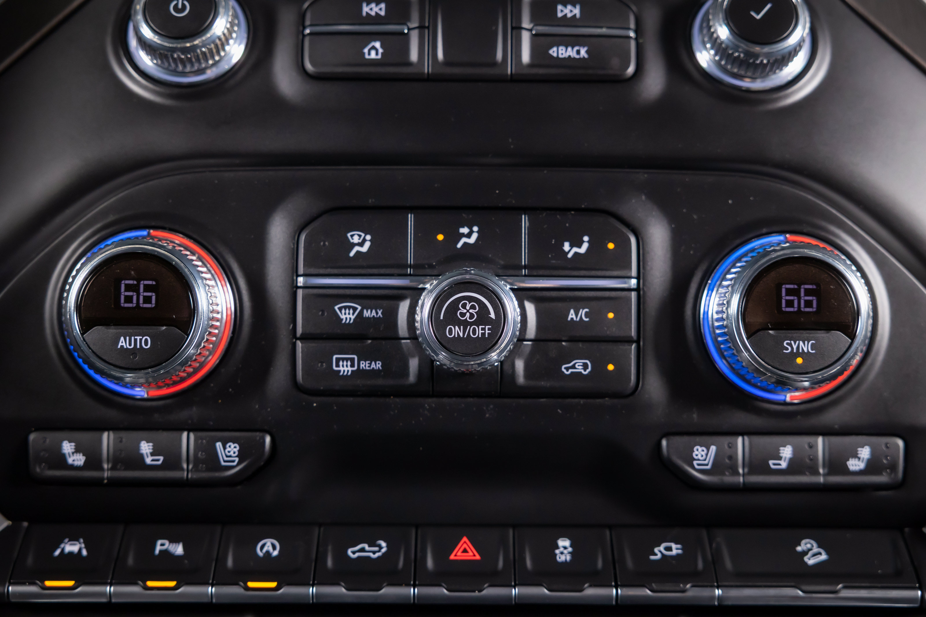Used 2021 GMC Sierra 1500 AT4 w/ AT4 Premium Package AWD/4WD image 32