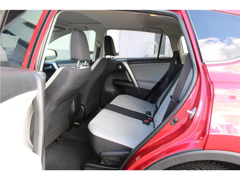 Used 2017 Toyota RAV4 XLE AWD/4WD image 12
