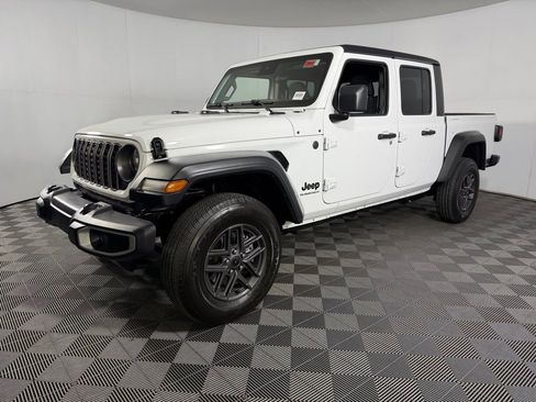 Certified 2025 Jeep Gladiator Sport image 3