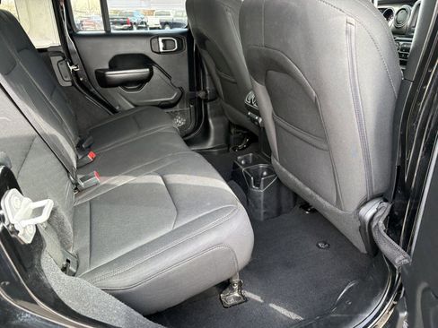 Used 2018 Jeep Wrangler Unlimited Sport S image 12