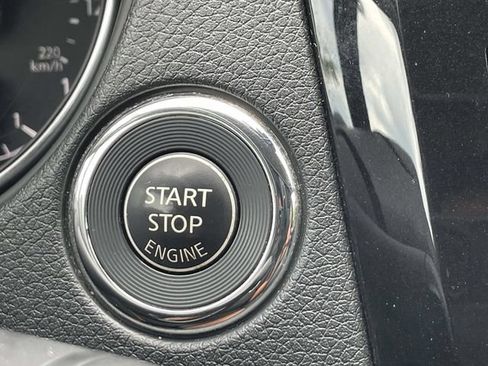 Used 2018 Nissan Rogue SL AWD/4WD image 17