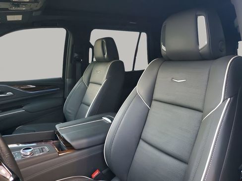 Certified 2024 Cadillac Escalade Premium Luxury image 32