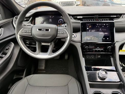 New 2025 Jeep Grand Cherokee Laredo X image 17