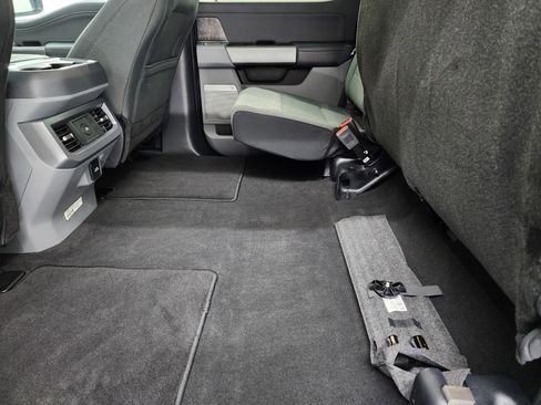 Used 2025 Ford F250 XLT w/ Black Appearance Package image 37