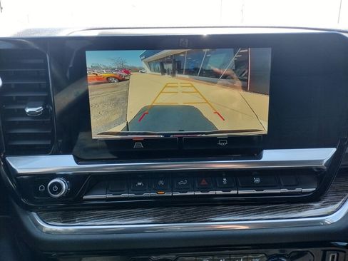 Used 2023 GMC Sierra 1500 SLE w/ Enhanced Capability Package image 4