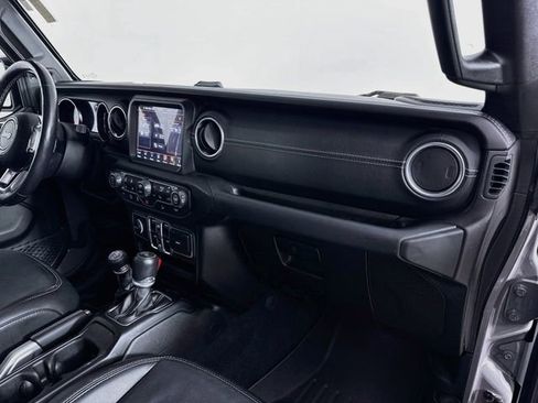 Used 2018 Jeep Wrangler Unlimited Sahara AWD/4WD image 36