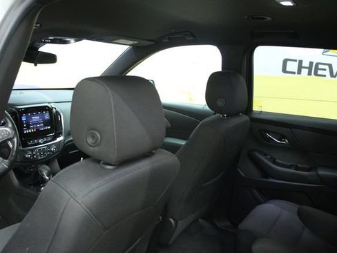 Used 2023 Chevrolet Traverse LT FWD image 10