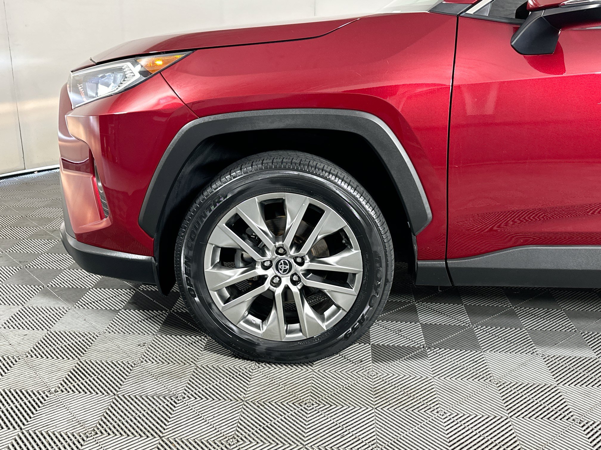 Used 2020 Toyota RAV4 XLE Premium FWD image 11