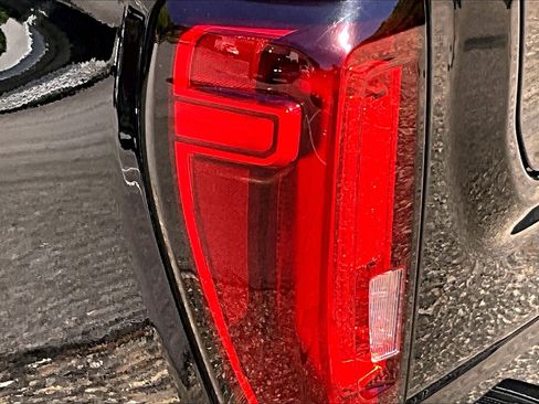 Used 2023 GMC Sierra 1500 Denali w/ Technology Package AWD/4WD image 31