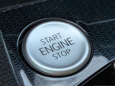 New 2026 Volkswagen Taos SE image 33