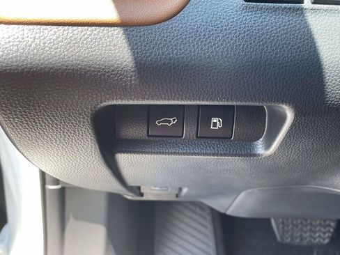 Used 2025 Toyota Crown Signia AWD/4WD image 29