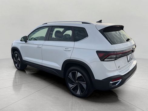 Used 2025 Volkswagen Taos SE image 6