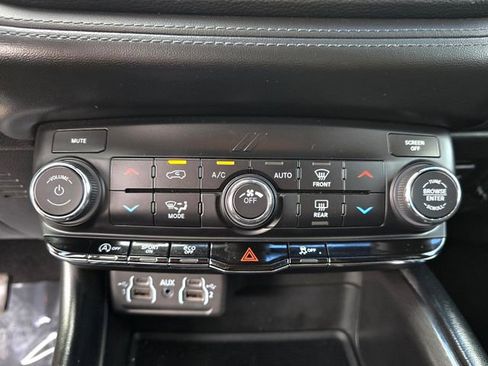 Certified 2021 Dodge Durango SXT image 12