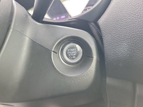 Used 2023 Jeep Renegade Latitude AWD/4WD image 40