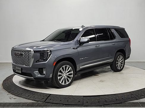 Used 2021 GMC Yukon Denali w/ Denali Premium Package AWD/4WD image 3