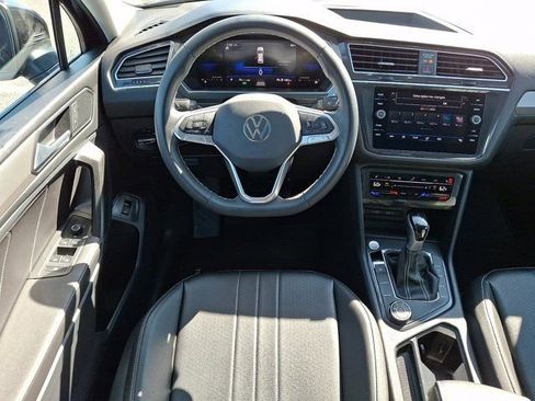 Certified 2024 Volkswagen Tiguan SE w/ Panoramic Sunroof Package AWD/4WD image 14