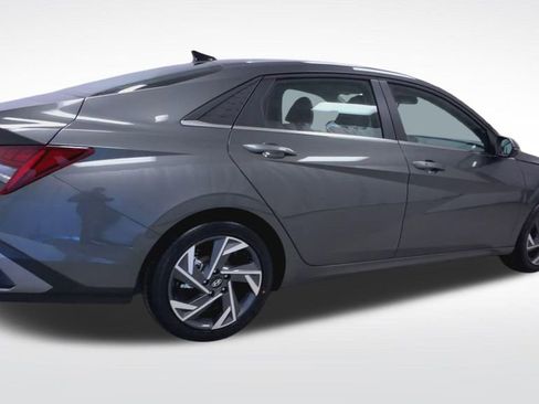 New 2026 Hyundai Elantra Limited FWD image 8