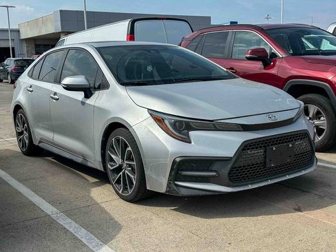 Used 2020 Toyota Corolla SE w/ SE Premium Package image 2