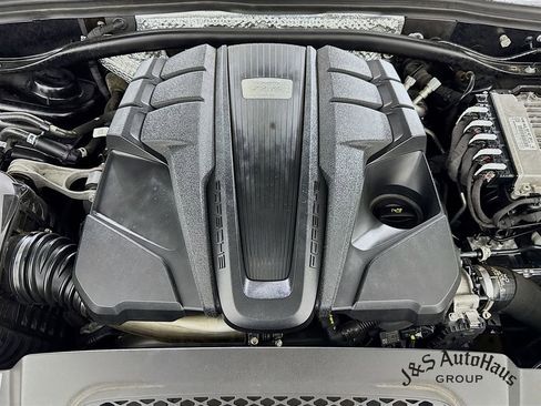 Used 2021 Porsche Macan Turbo image 37