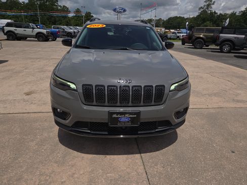 Used 2023 Jeep Cherokee Altitude Lux AWD/4WD image 3