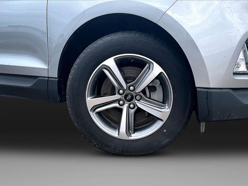 Used 2024 Ford Edge SEL w/ Convenience Package image 9