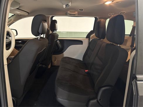 Used 2019 Dodge Grand Caravan SE w/ UConnect Hands-Free Group image 25