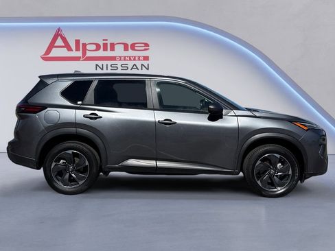 Used 2024 Nissan Rogue SV image 6