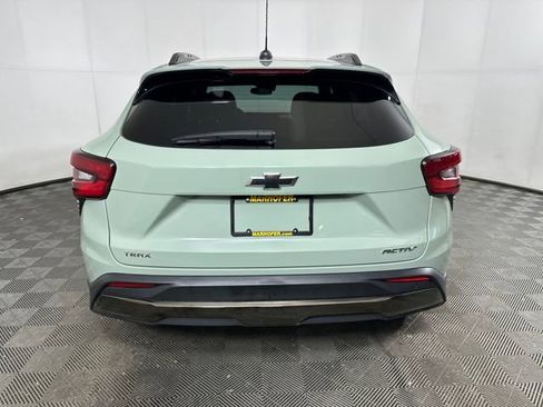 Used 2024 Chevrolet Trax ACTIV w/ Sunroof Package image 4
