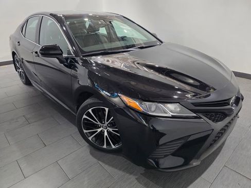 Used 2020 Toyota Camry SE FWD image 7