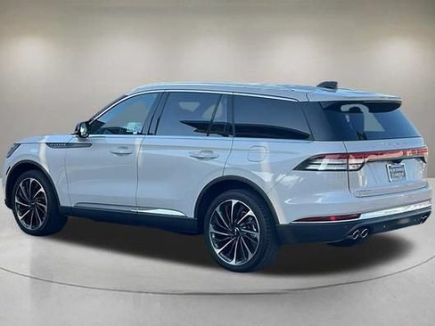 Used 2025 Lincoln Aviator Reserve w/ Equipment Group 201A AWD/4WD image 4