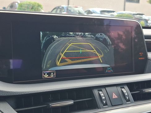 Used 2021 Lexus ES 300h w/ Premium Package FWD image 18