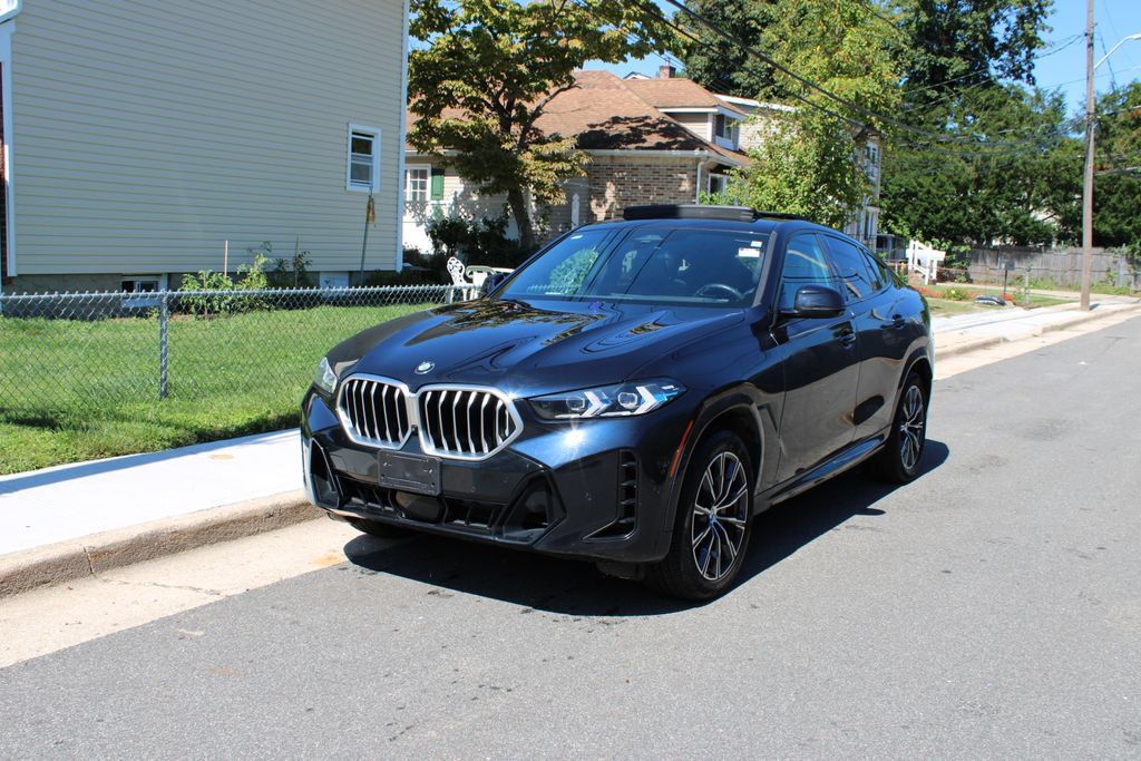 Used 2025 BMW X6 xDrive40i AWD/4WD image 3
