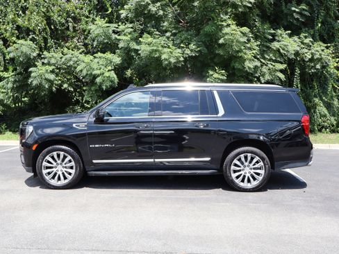 Used 2021 GMC Yukon XL Denali w/ Advanced Technology Package RWD image 6