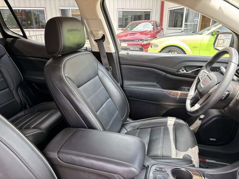 Used 2022 GMC Acadia Denali w/ LPO, Floor Liner Package FWD image 10