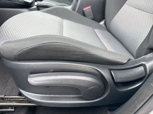 Used 2025 Kia Soul LX w/ LX Technology Package FWD image 12