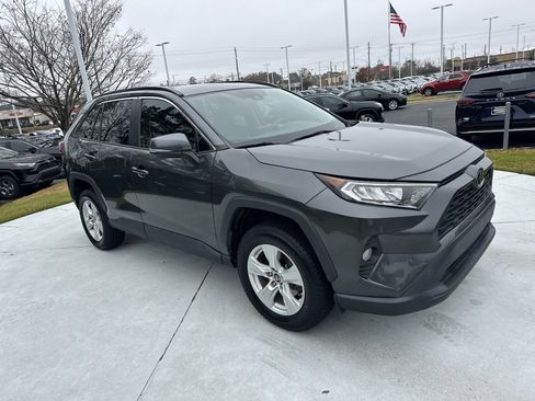 Used 2019 Toyota RAV4 XLE image 2