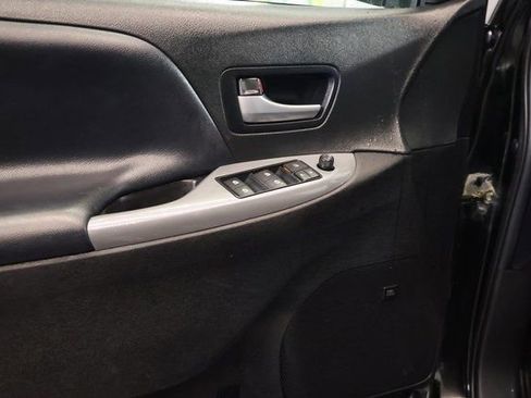 Used 2019 Toyota Sienna SE image 7