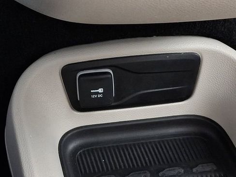 Used 2024 Chrysler Pacifica Touring-L FWD image 24