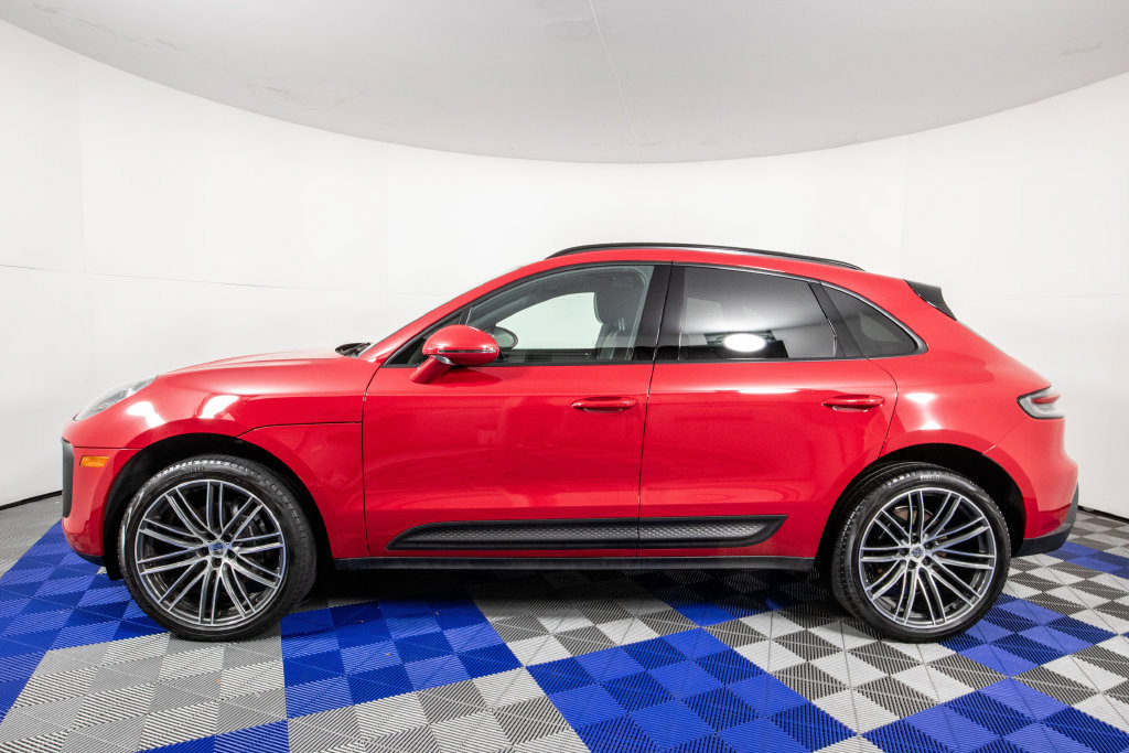 Used 2024 Porsche Macan w/ Premium Plus Package AWD/4WD image 8