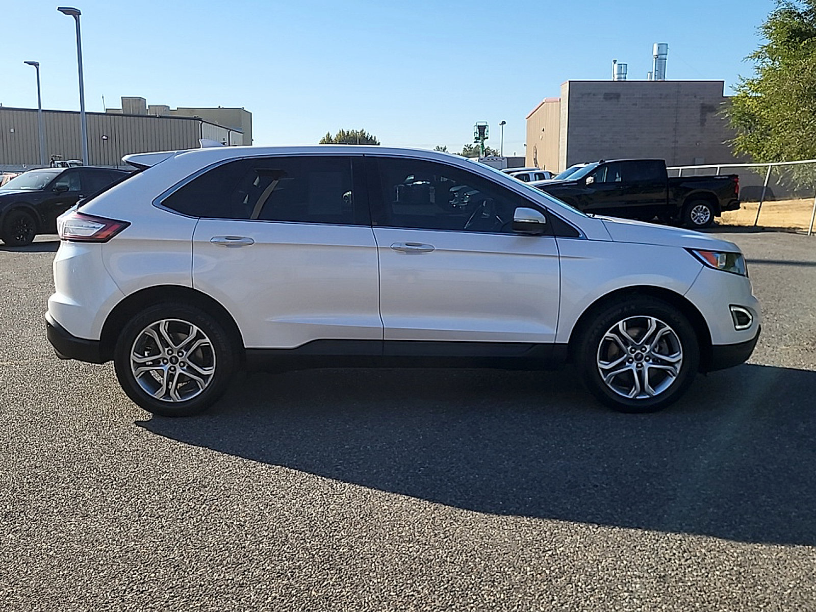 Used 2017 Ford Edge Titanium w/ Technology Package AWD/4WD image 8