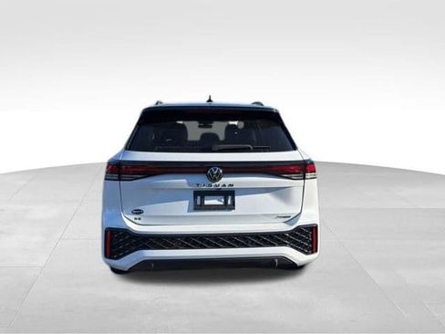 New 2026 Volkswagen Tiguan SE R-Line image 6