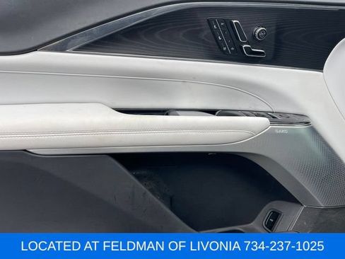Used 2024 Cadillac Lyriq Luxury AWD/4WD image 9