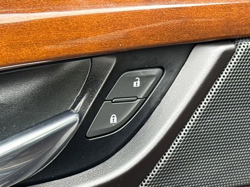 Used 2020 Cadillac Escalade Premium Luxury RWD image 23