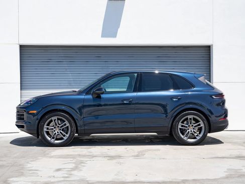 Certified 2026 Porsche Cayenne AWD/4WD image 2