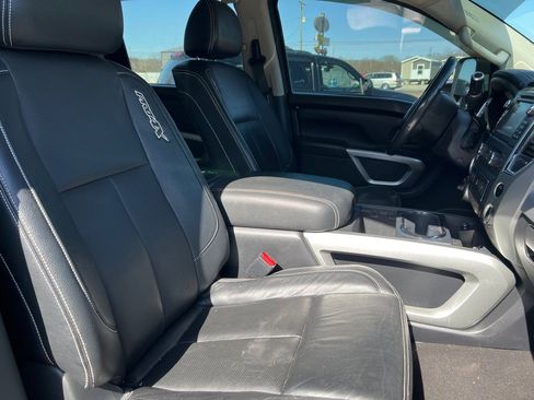 Used 2017 Nissan Titan PRO-4X w/ Pro-4x Convenience Package image 12
