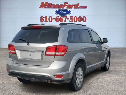 Used 2019 Dodge Journey SE image 3
