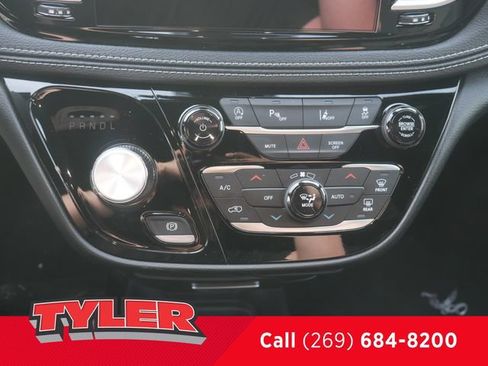 New 2027 Chrysler Pacifica Select FWD image 32