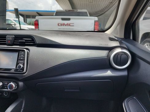 Used 2022 Nissan Versa S FWD image 34