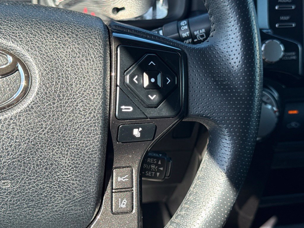 Certified 2022 Toyota 4Runner TRD Off-Road Premium AWD/4WD image 25