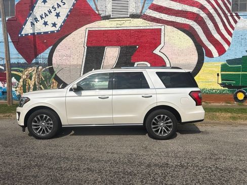 Used 2018 Ford Expedition Limited w/ Equipment Group 301A AWD/4WD image 3